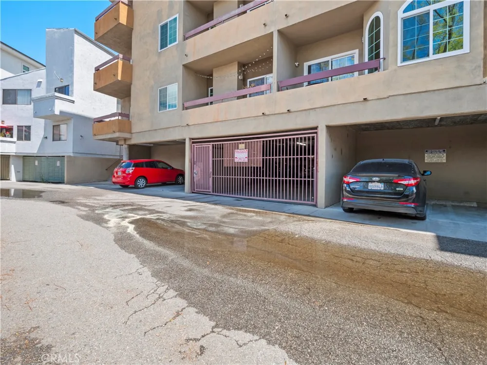 4301 Fulton Avenue #303 Sherman Oaks, CA 91423