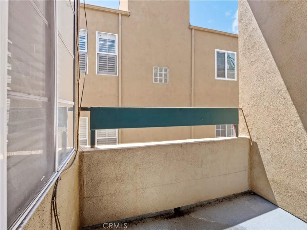 4301 Fulton Avenue #303 Sherman Oaks, CA 91423