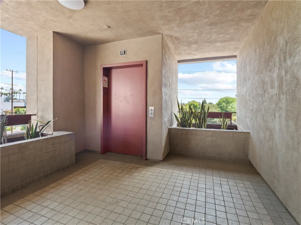 4301 Fulton Avenue #303 Sherman Oaks, CA 91423