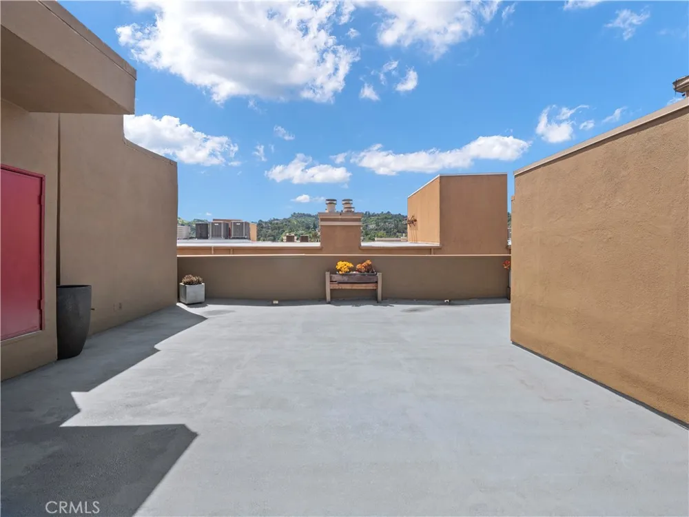 4301 Fulton Avenue #303 Sherman Oaks, CA 91423