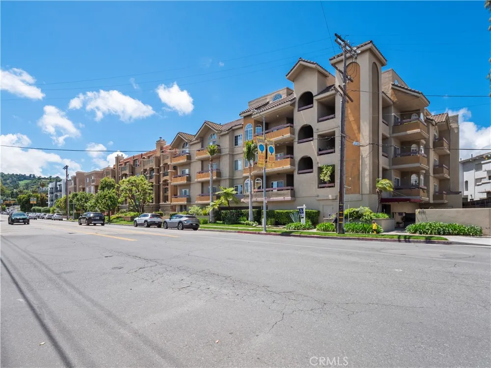 4301 Fulton Avenue #303 Sherman Oaks, CA 91423
