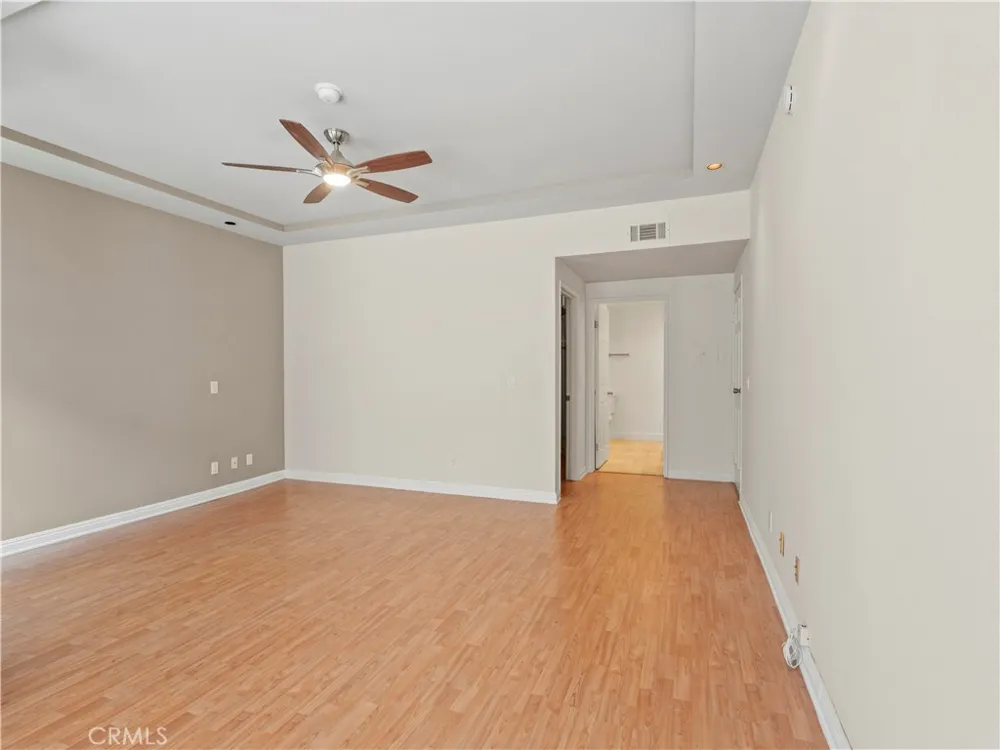 4301 Fulton Avenue #303 Sherman Oaks, CA 91423