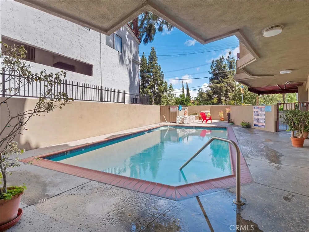 4301 Fulton Avenue #303 Sherman Oaks, CA 91423