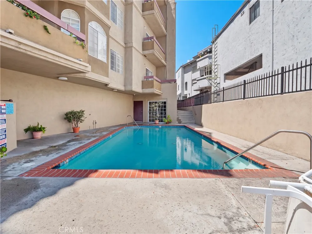 4301 Fulton Avenue #303 Sherman Oaks, CA 91423
