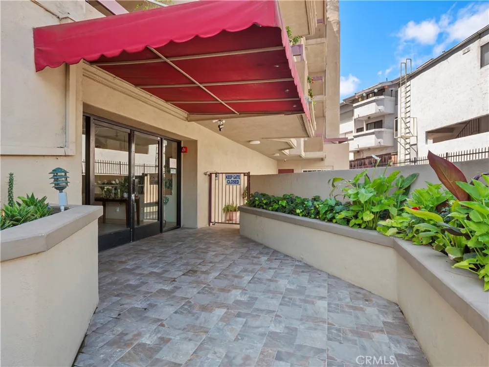 4301 Fulton Avenue #303 Sherman Oaks, CA 91423