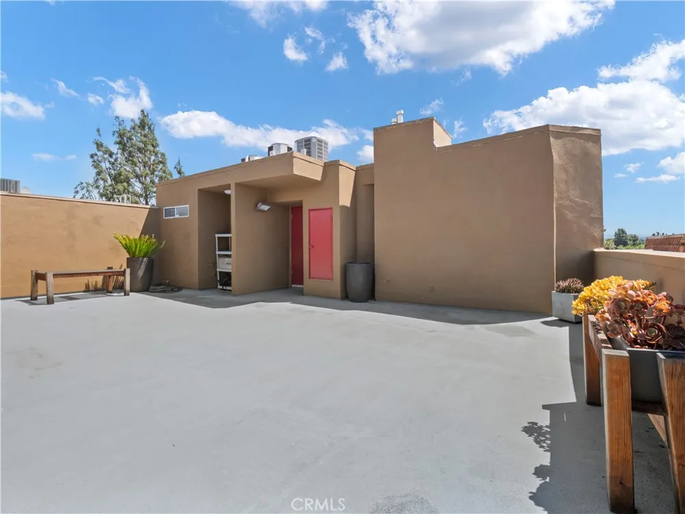 4301 Fulton Avenue #303 Sherman Oaks, CA 91423