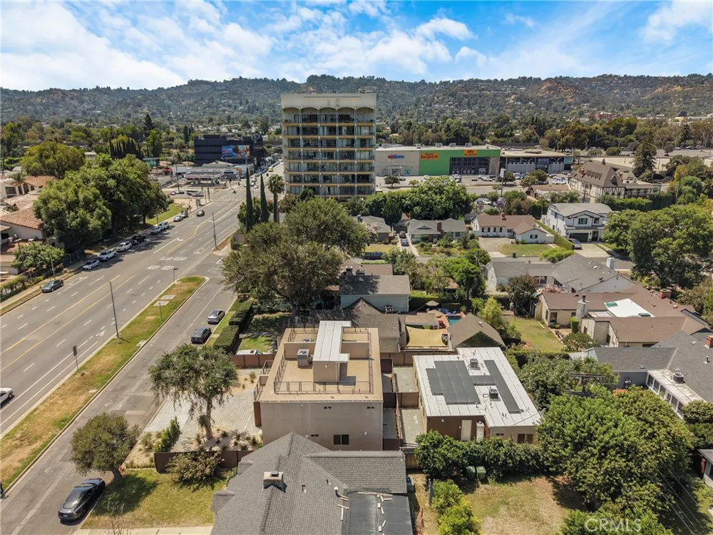 4851 Woodman Avenue Sherman Oaks, CA 91423
