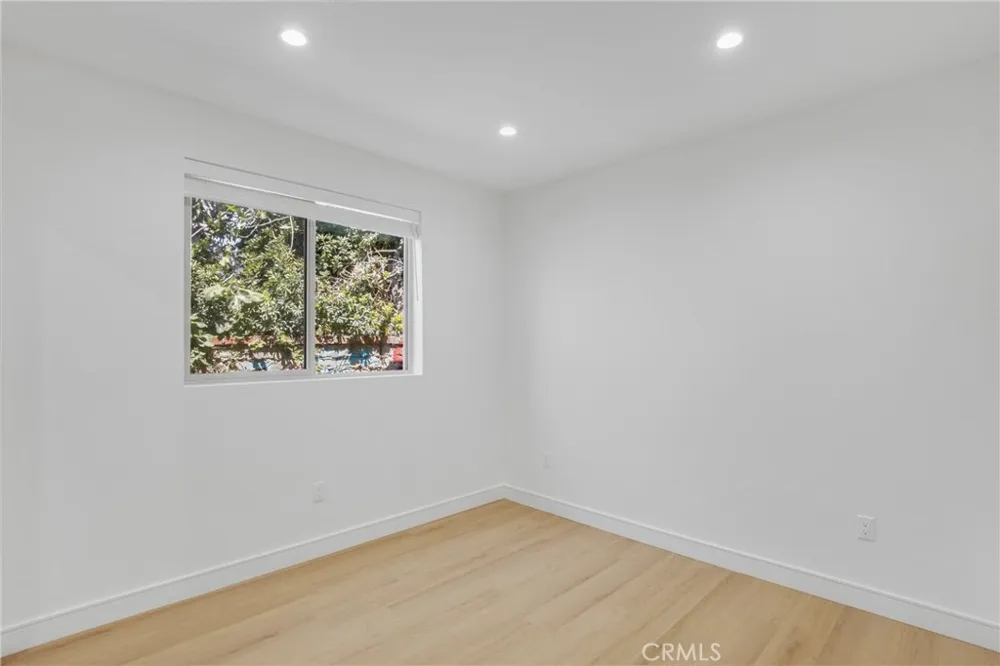 4851 Woodman Avenue Sherman Oaks, CA 91423
