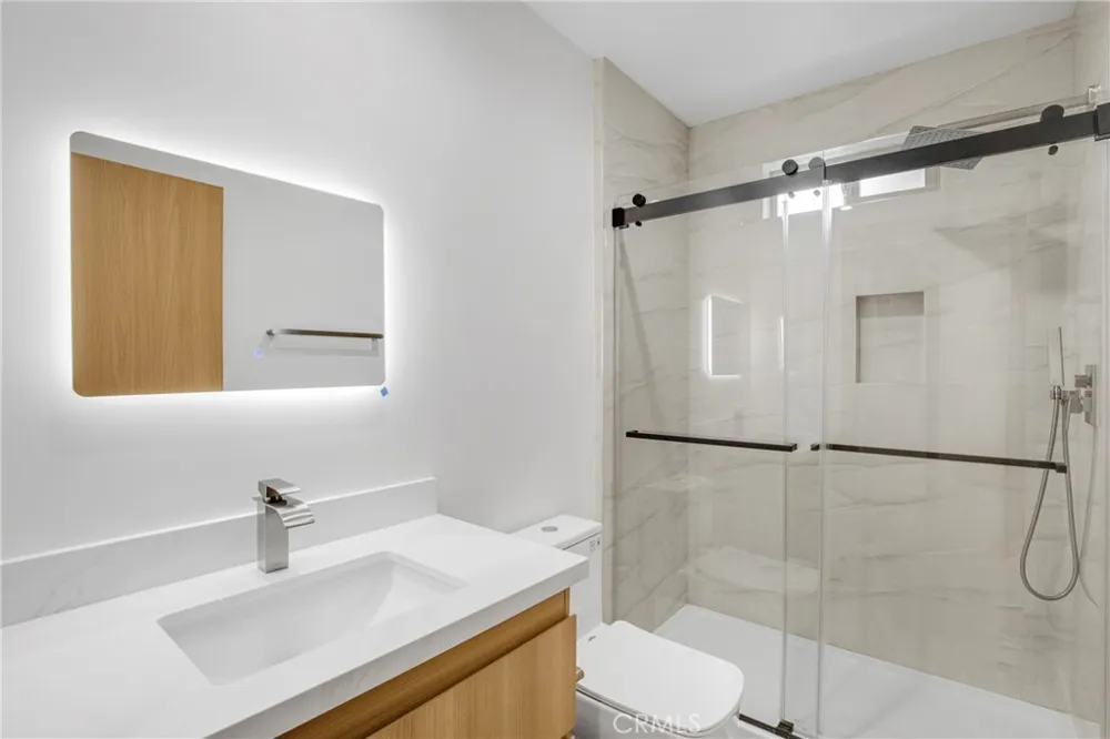 4851 Woodman Avenue Sherman Oaks, CA 91423
