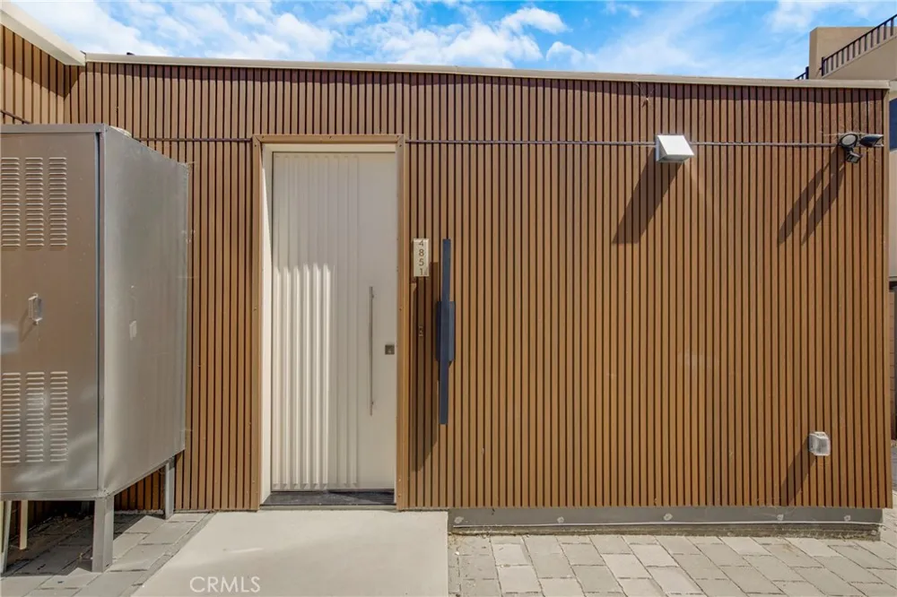 4851 Woodman Avenue Sherman Oaks, CA 91423