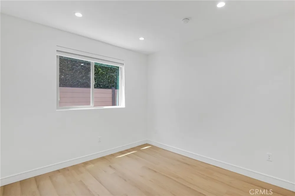 4851 Woodman Avenue Sherman Oaks, CA 91423