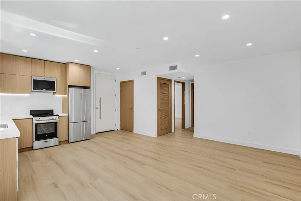 4851 Woodman Avenue Sherman Oaks, CA 91423