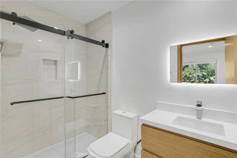 4851 Woodman Avenue Sherman Oaks, CA 91423