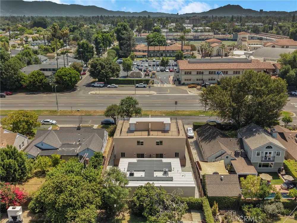4851 Woodman Avenue Sherman Oaks, CA 91423