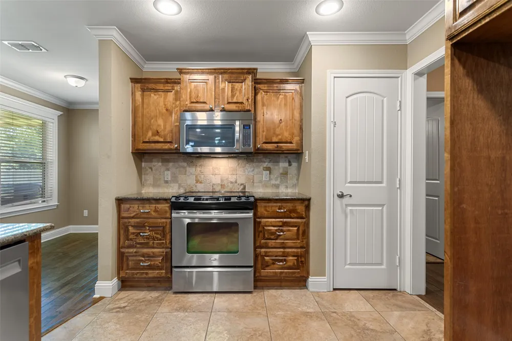 2312 Pittman Lane Lindale, TX 75771
