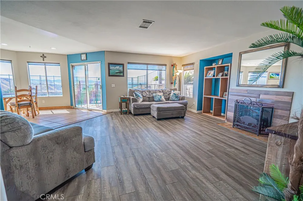 32628 Ridge Top Lane Castaic, CA 91384