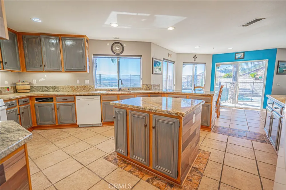 32628 Ridge Top Lane Castaic, CA 91384