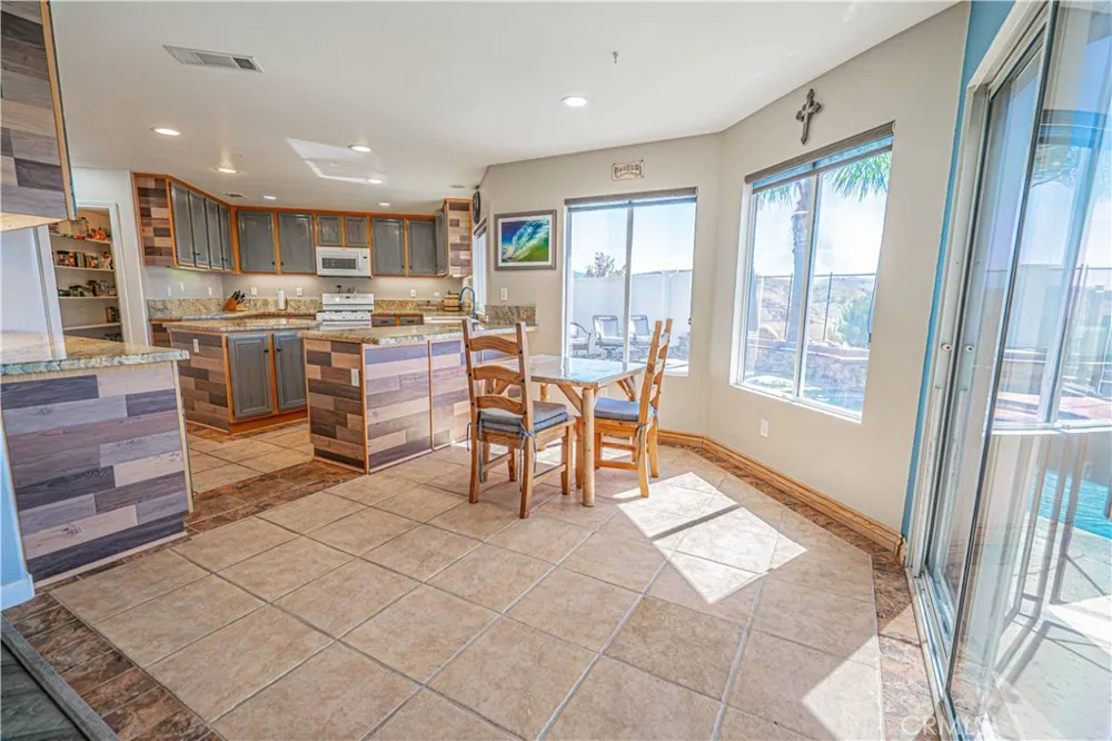 32628 Ridge Top Lane Castaic, CA 91384