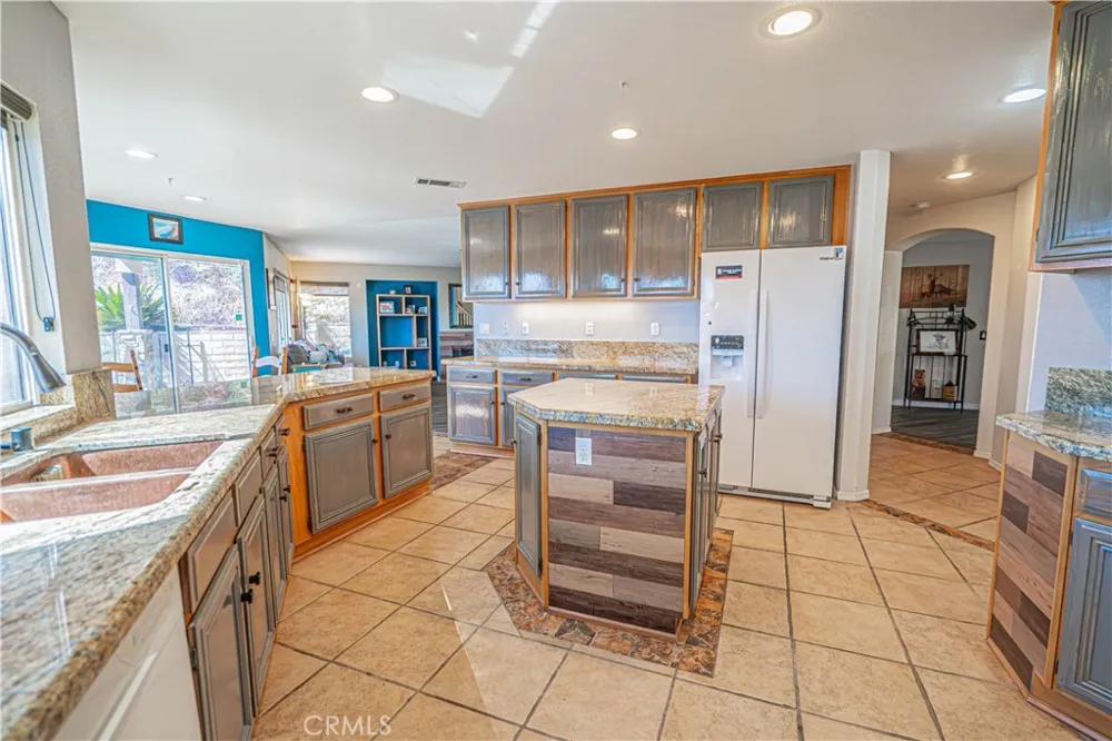 32628 Ridge Top Lane Castaic, CA 91384