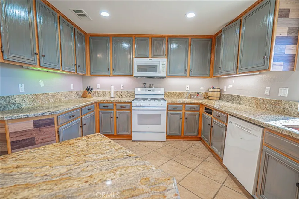 32628 Ridge Top Lane Castaic, CA 91384