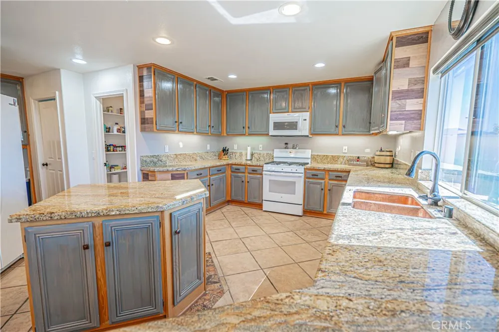 32628 Ridge Top Lane Castaic, CA 91384