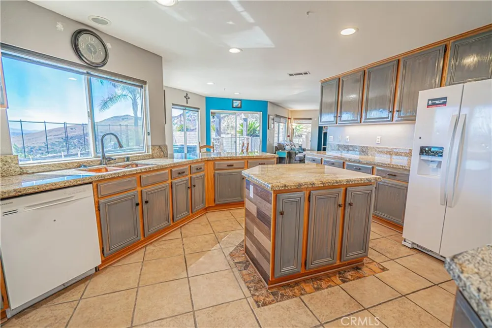 32628 Ridge Top Lane Castaic, CA 91384