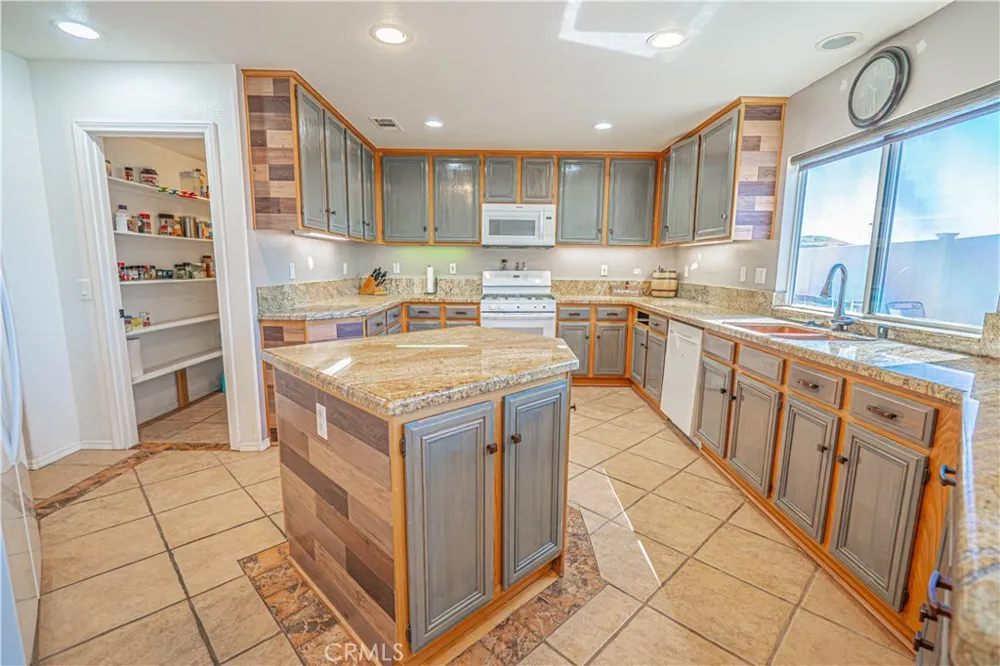 32628 Ridge Top Lane Castaic, CA 91384