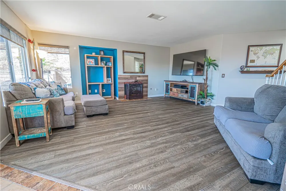 32628 Ridge Top Lane Castaic, CA 91384