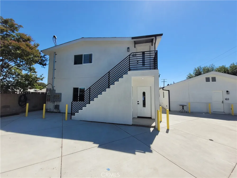 8321 Quartz Avenue #1/2 Winnetka, CA 91306