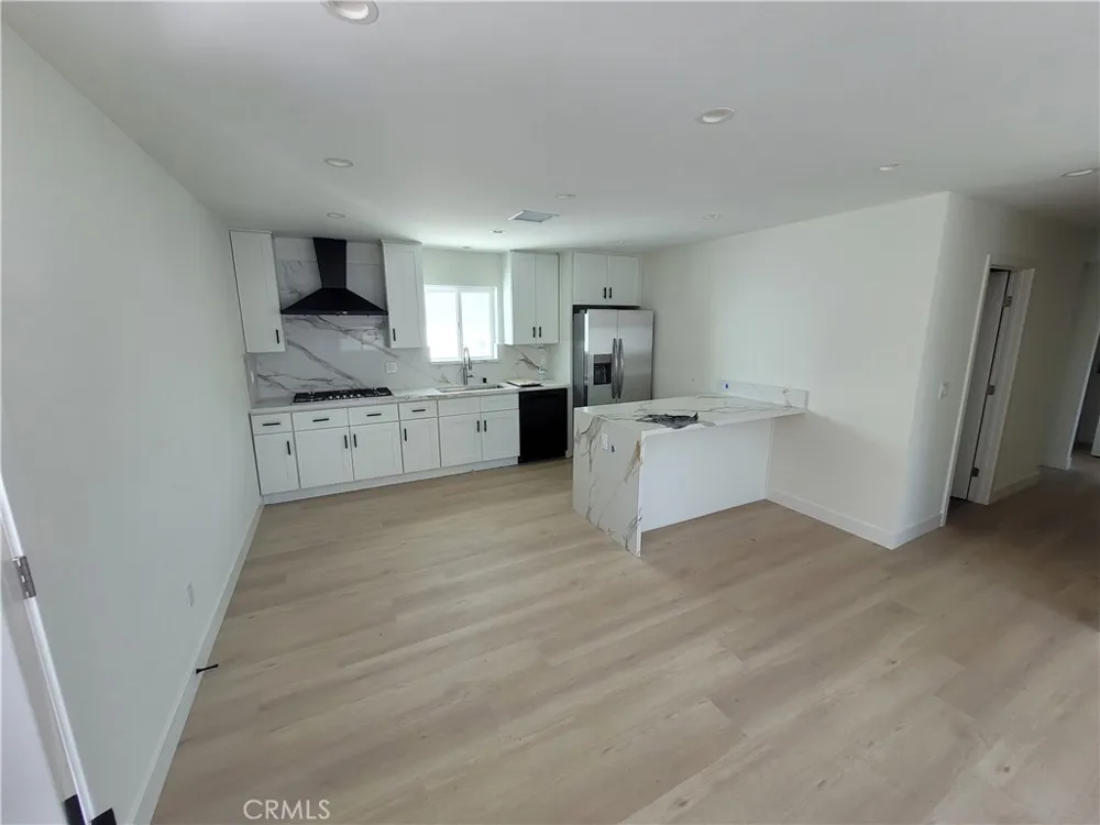 8321 Quartz Avenue #1/2 Winnetka, CA 91306