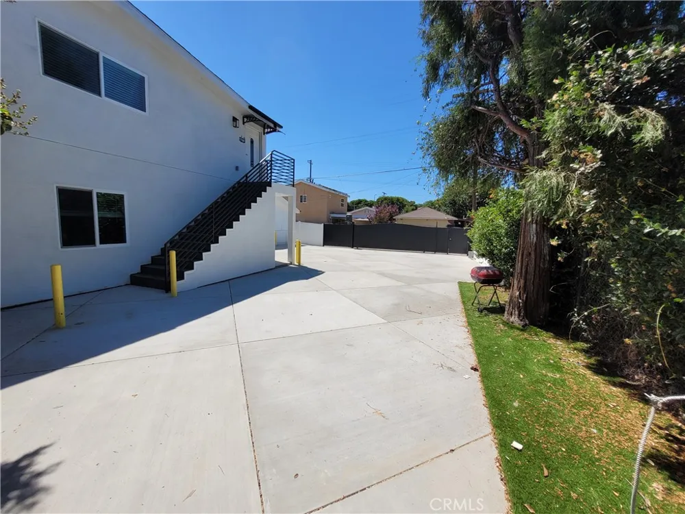 8321 Quartz Avenue #1/2 Winnetka, CA 91306