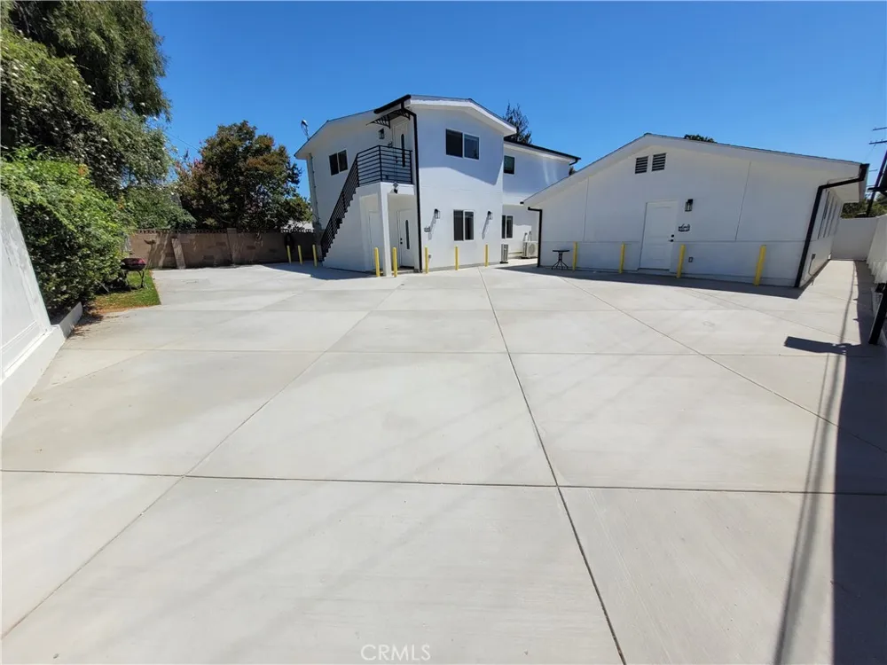8321 Quartz Avenue #1/2 Winnetka, CA 91306