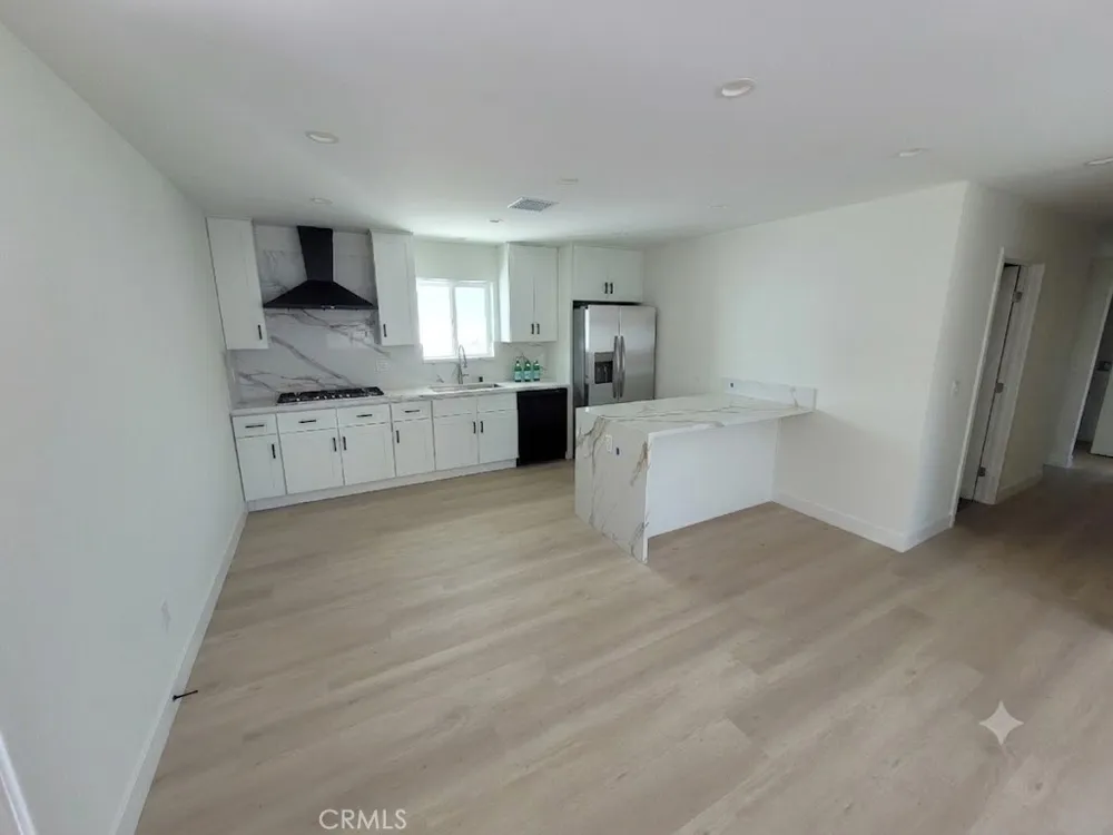 8321 Quartz Avenue #1/2 Winnetka, CA 91306