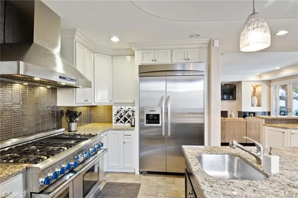 15102 Greenleaf Los Angeles, CA 91403