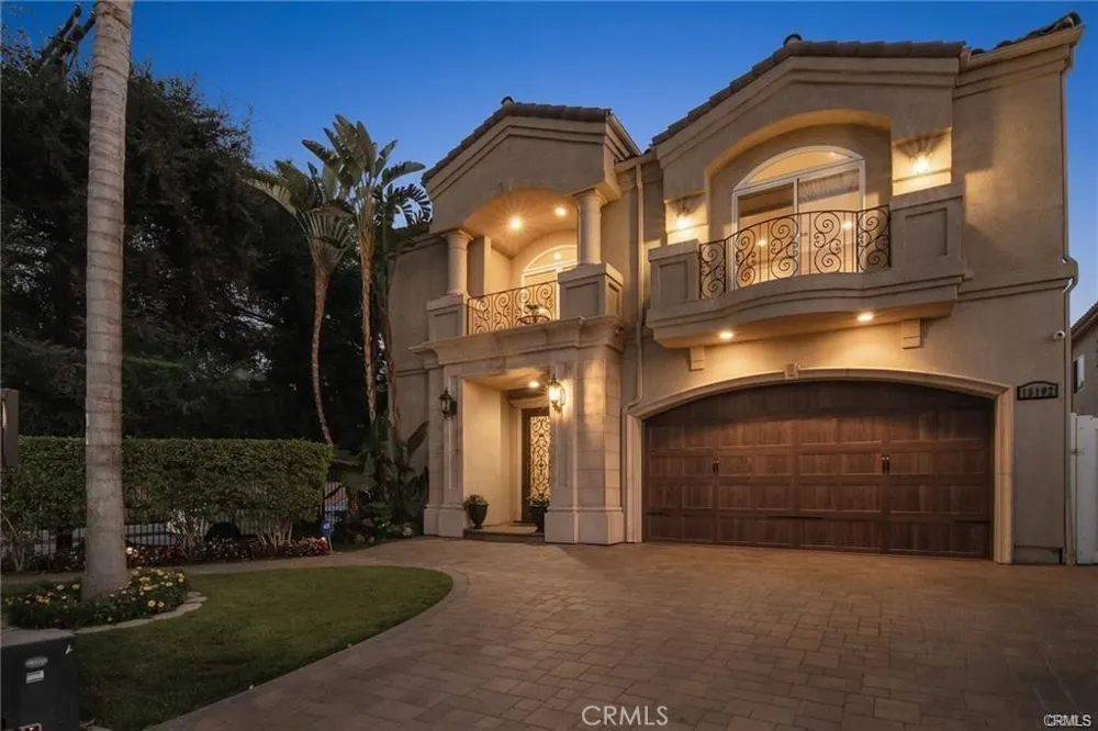 15102 Greenleaf Los Angeles, CA 91403
