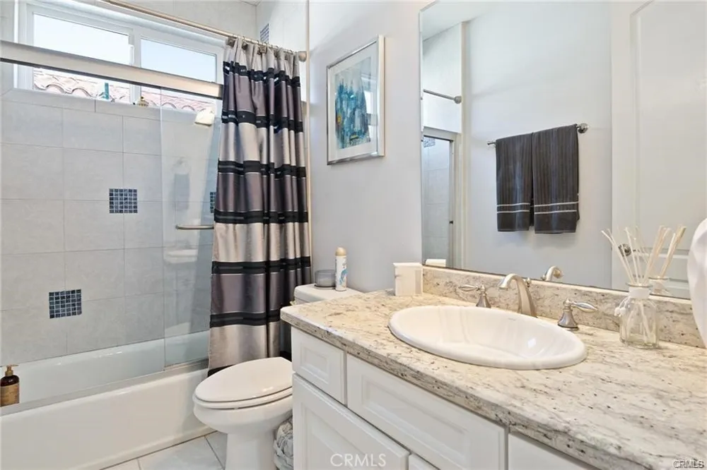 15102 Greenleaf Los Angeles, CA 91403