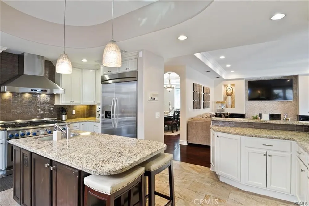 15102 Greenleaf Los Angeles, CA 91403