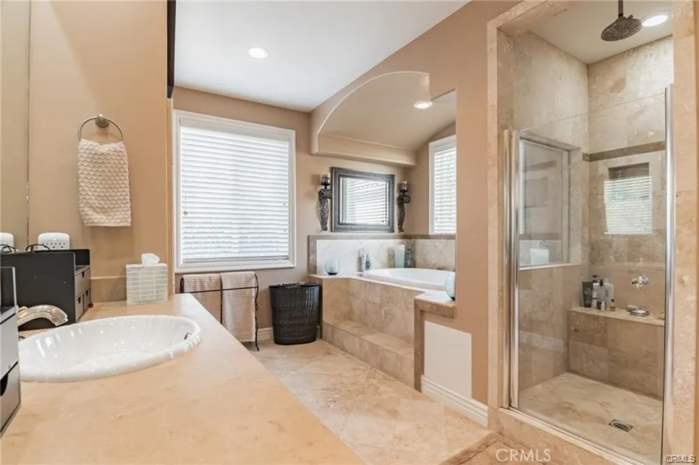15102 Greenleaf Los Angeles, CA 91403