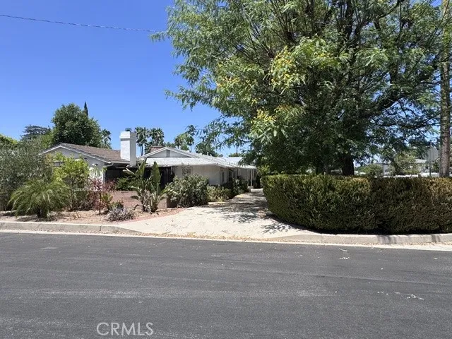 5307 Vanalden Tarzana, CA 91356