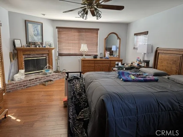5307 Vanalden Tarzana, CA 91356