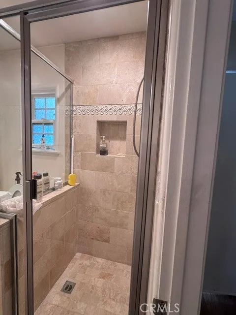 5307 Vanalden Tarzana, CA 91356