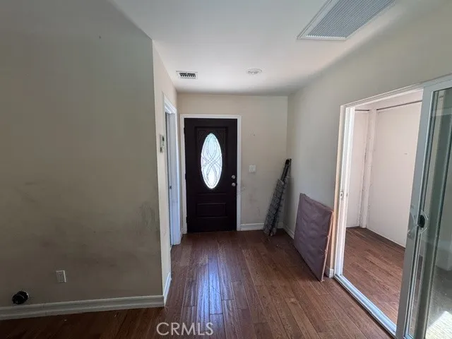 5307 Vanalden Tarzana, CA 91356