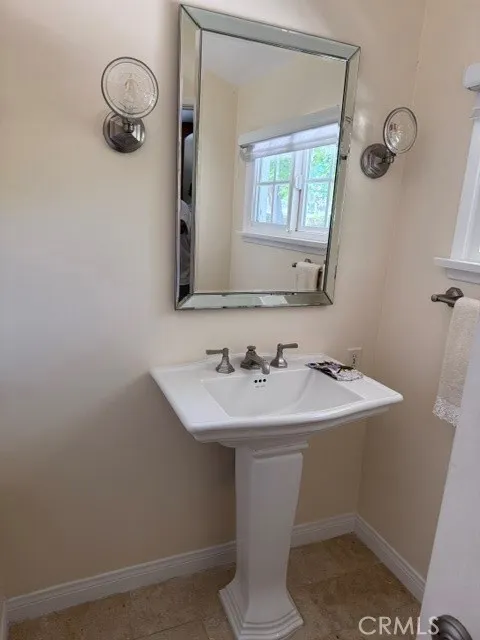 5307 Vanalden Tarzana, CA 91356
