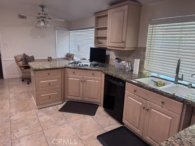 5307 Vanalden Tarzana, CA 91356