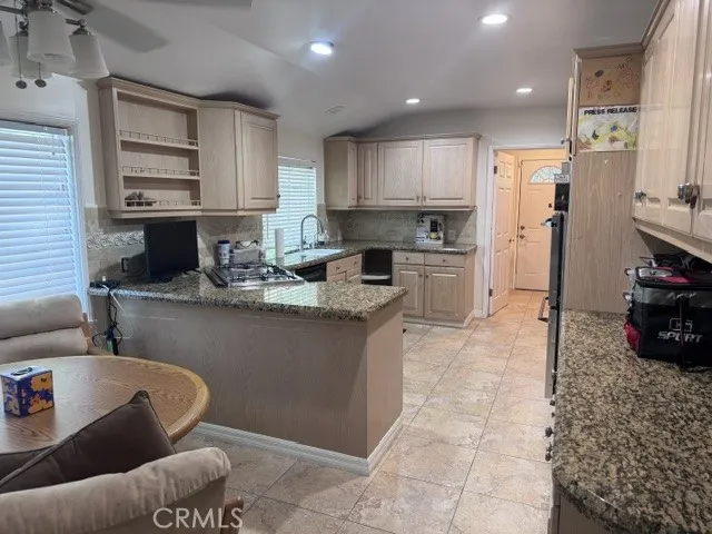 5307 Vanalden Tarzana, CA 91356