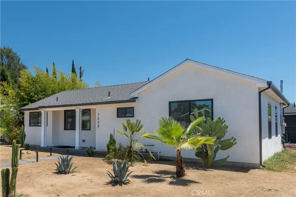 7008 Aura Reseda, CA 91335