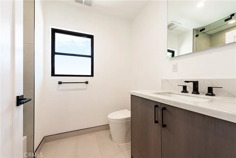 7008 Aura Reseda, CA 91335