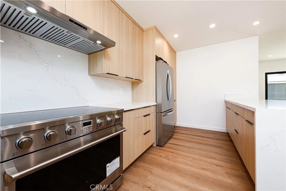 7008 Aura Reseda, CA 91335