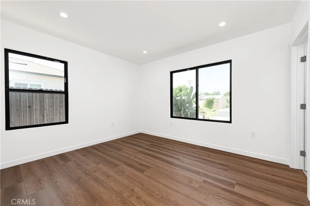 7008 Aura Reseda, CA 91335
