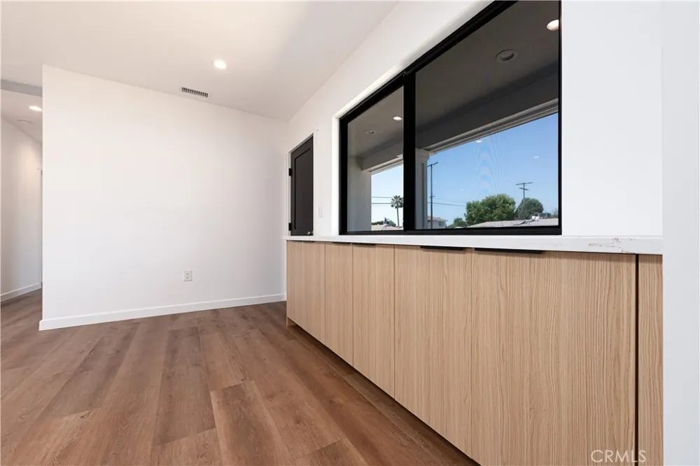 7008 Aura Reseda, CA 91335